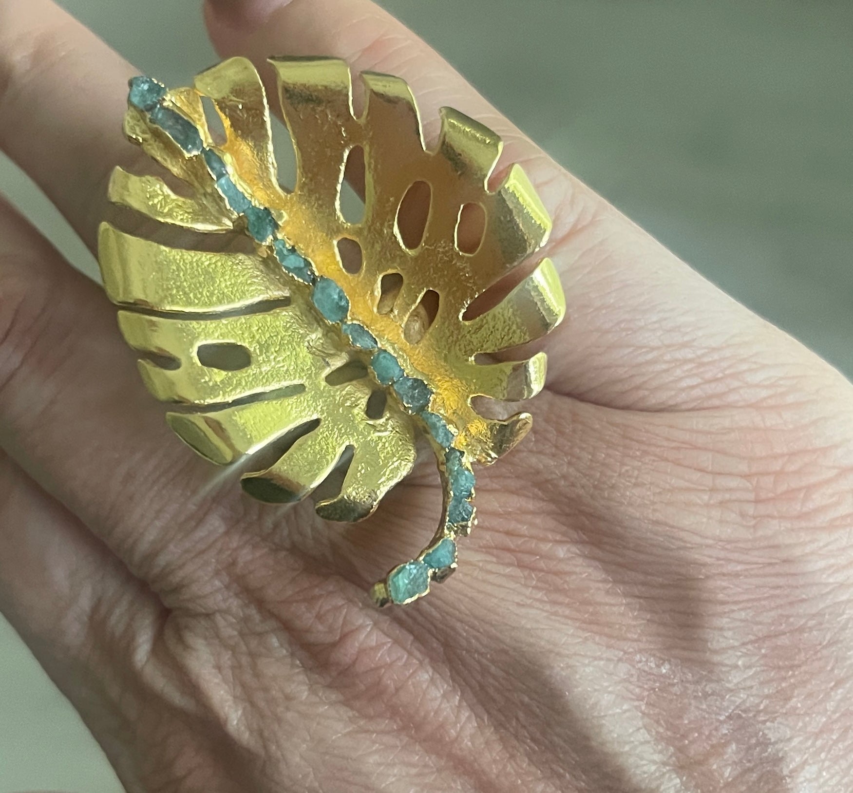 Balazo Leaf Ring with Emerald