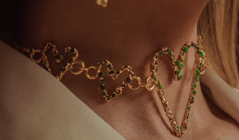 Emerald heart choker
